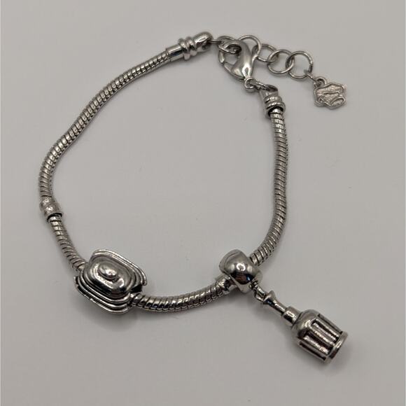 Pampered Chef Consultant Exclusive Silver Charm Bracelet & Two Charms - Picture 1 of 6
